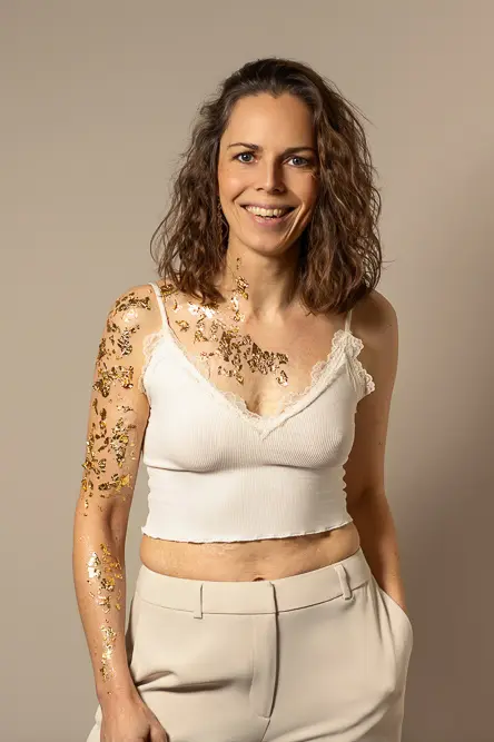 Juliane-Kluess-Narbenfotografie-Rostock Juliane Klüß ist Begründerin von Golden Scars